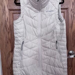Columbia Women's Quilted Vest in Light Gray
